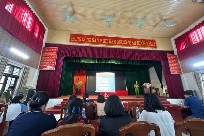 CÁN BỘ, GIÁO VIÊN TRƯỜNG MẦM NON PHÚ PHÚC THAM GIA TẬP HUẤN PHÒNG CHÁY, CHỮA CHÁY