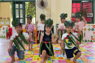 Hoạt động chào mừng ngày 30/4 – Giải phóng miền Nam & 1/5 – Quốc tế Lao động các bé trường MN Phú Phúc